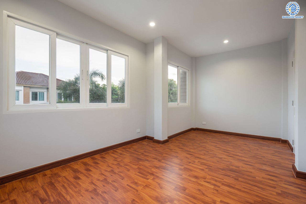 บ้านมือสองตกแต่งใหม่ ม.คาซ่าวิลล์ ราชพฤกษ์-รัตนาธิเบศร์2 แบรนด์ Q.House ต่อเติมครบพร้อมเข้าอยู่ เนื้อที่ 53.2 ตร.ว. ฟังก์ชันจัดเต็ม 3 ห้องนอน 3 ห้องน้ำ 1ห้องอเนกประสงค์ จอดรถได้ 2 คัน บนทำเลศักยภาพ ติดถนนราชพฤกษ์ และเพียง 10 นาทีถึงรถไฟฟ้า "สถานีบางรักน้อยท่าอิฐ"